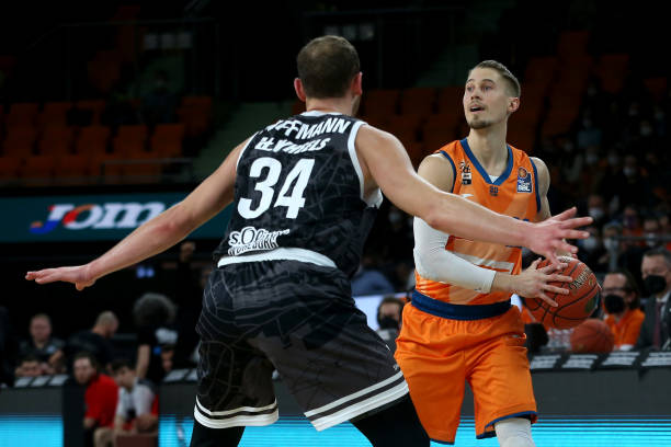 在场上的灵 在场上的灵