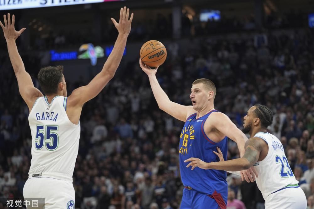 稳稳地击败 稳稳地击败