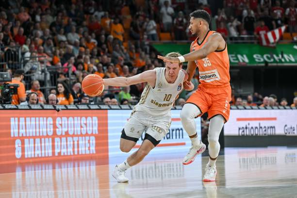 愈发慌乱 愈发慌乱